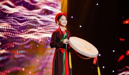 Tuyệt đỉnh song ca nhí tập 2: Thiếu nữ 14 tuổi xinh như Hoa hậu khiến HLV bấn loạn